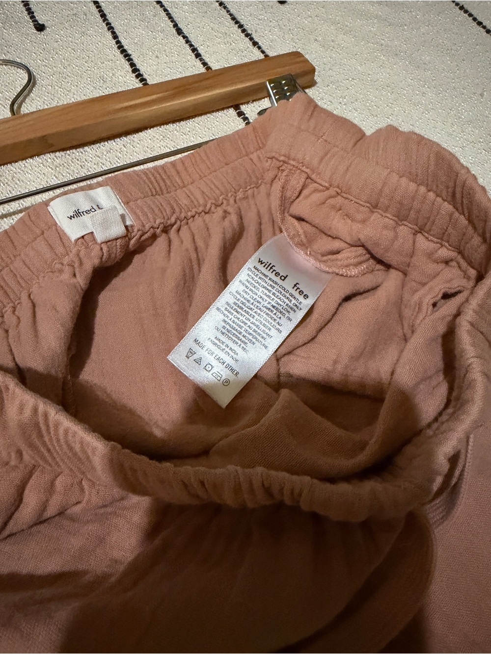 Aritzia Wide Leg Pants in Dusty Rose - Picture 8 of 10